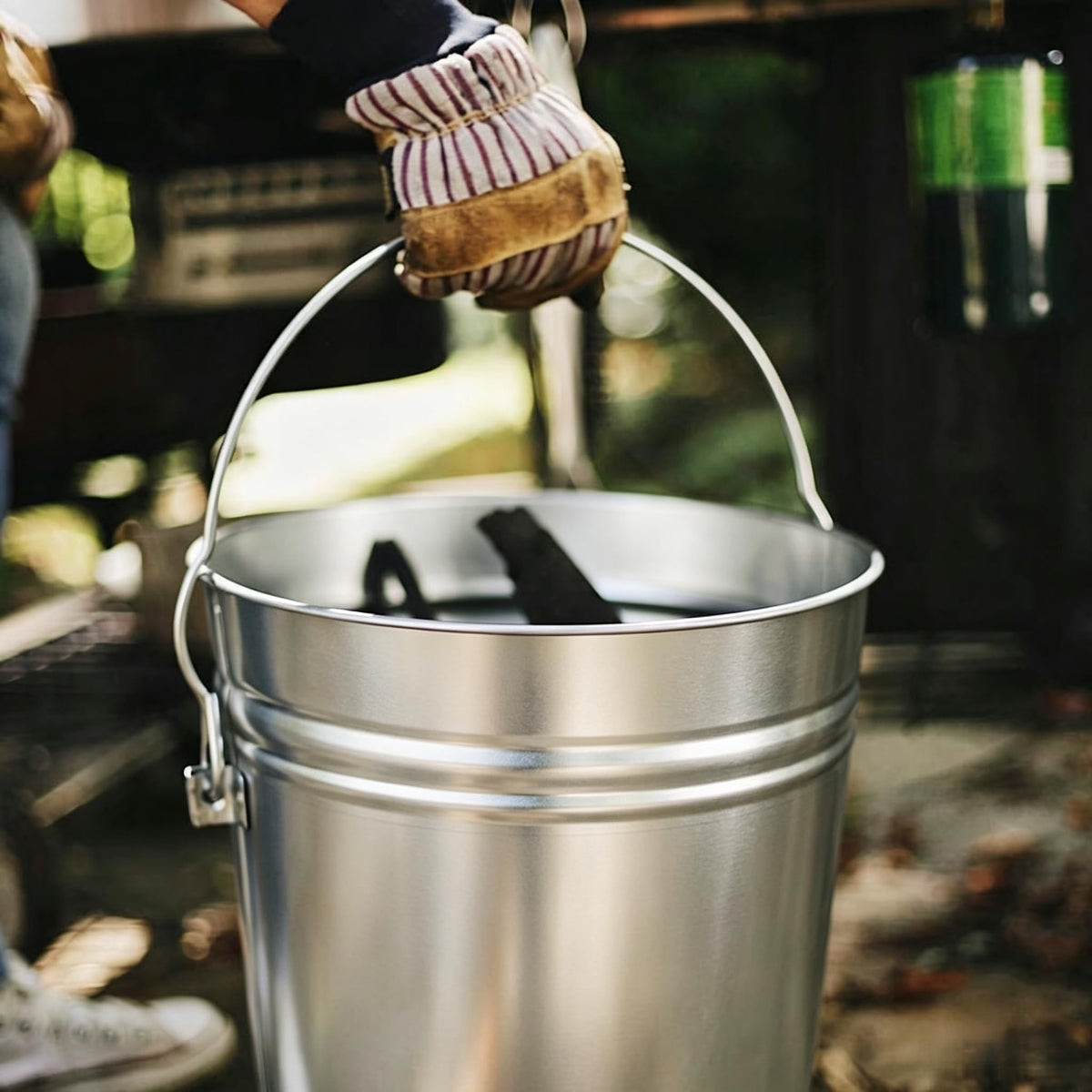 6 Gallon Galvanized Steel Storage Can with Locking Lid A9904